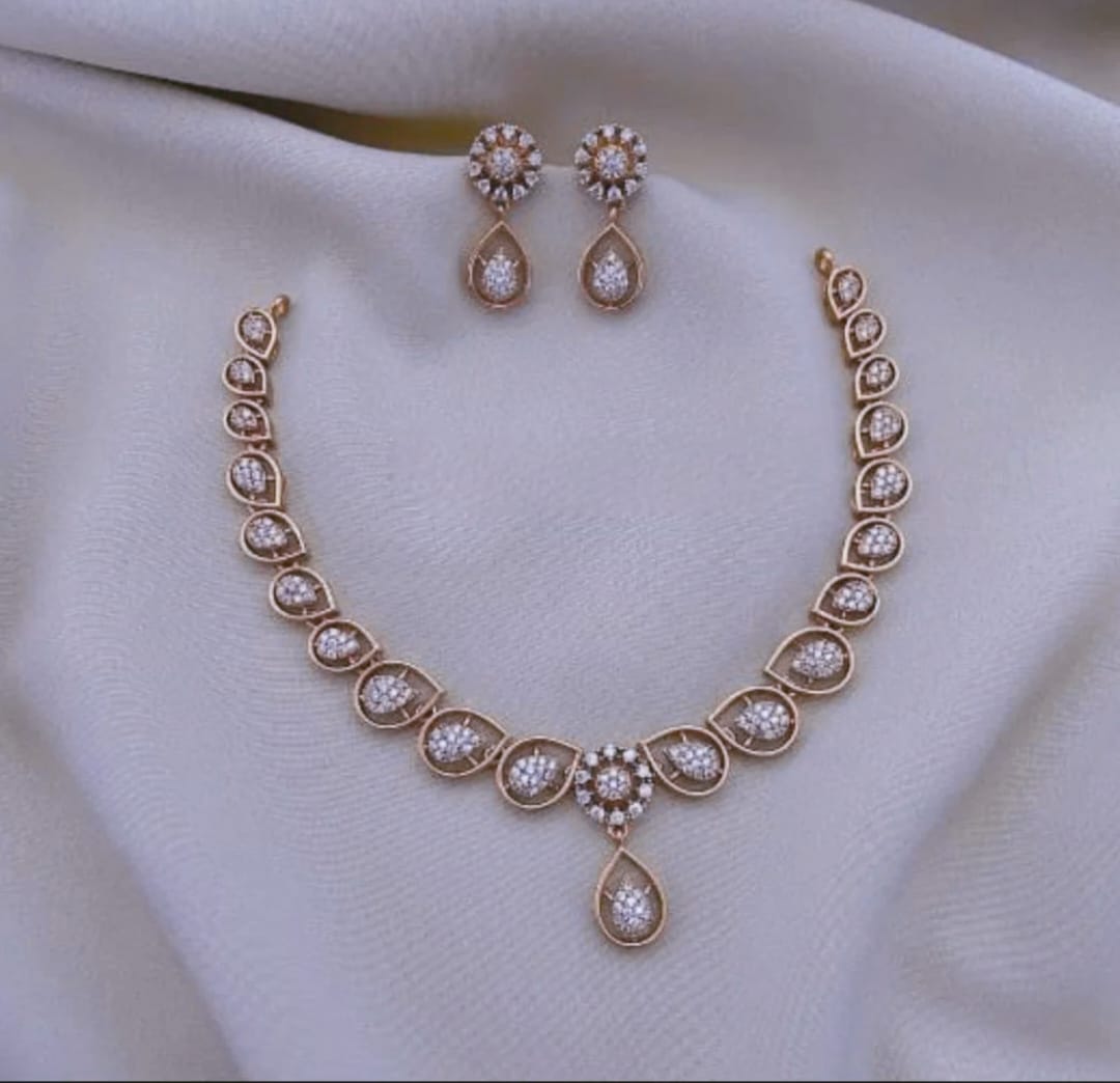 Elegant Indian Jewelry - Necklace