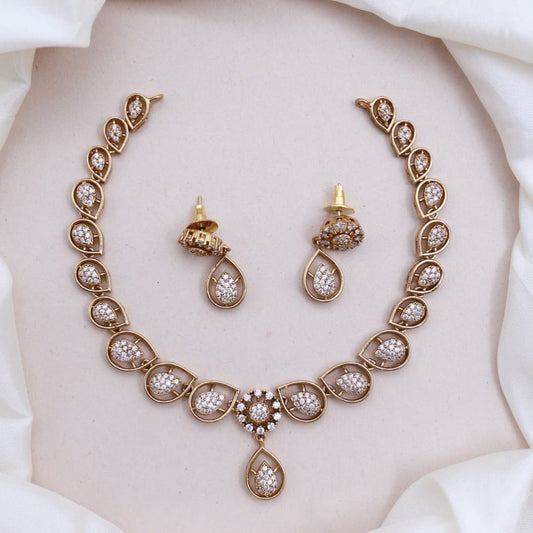 Elegant Indian Jewelry - Necklace