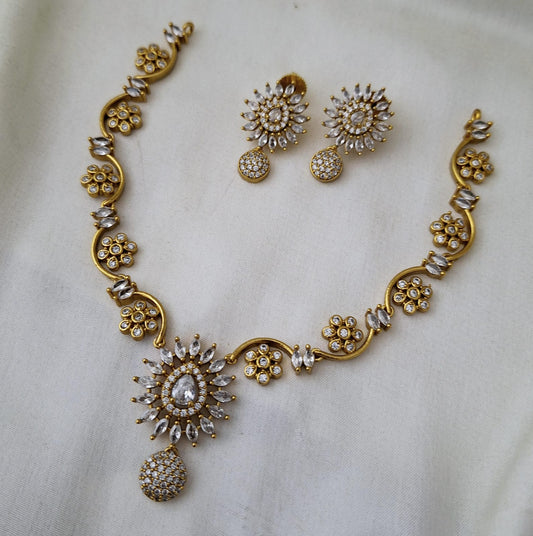 Elegant Flower shape Necklace